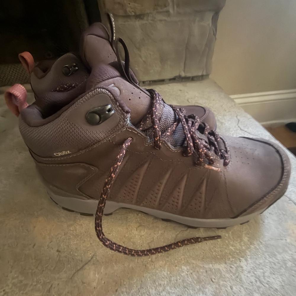 Oboz. Women’s mid- insulated waterproof.  Rugged Soles and winter boot.